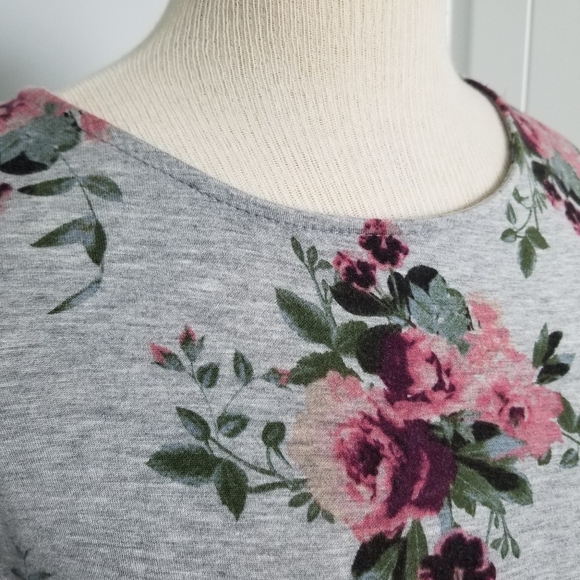 🌸Floral long sleeve top - Picture 4 of 5